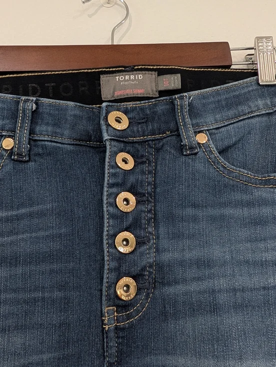 Torrid Bombshell Skinny Premium Stretch Size 10T - Picture 5 of 9